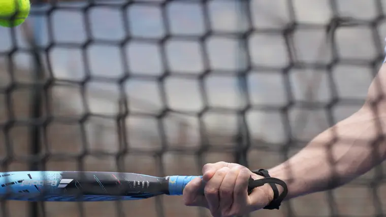 Best equipment for playing padel in humid or hot conditions