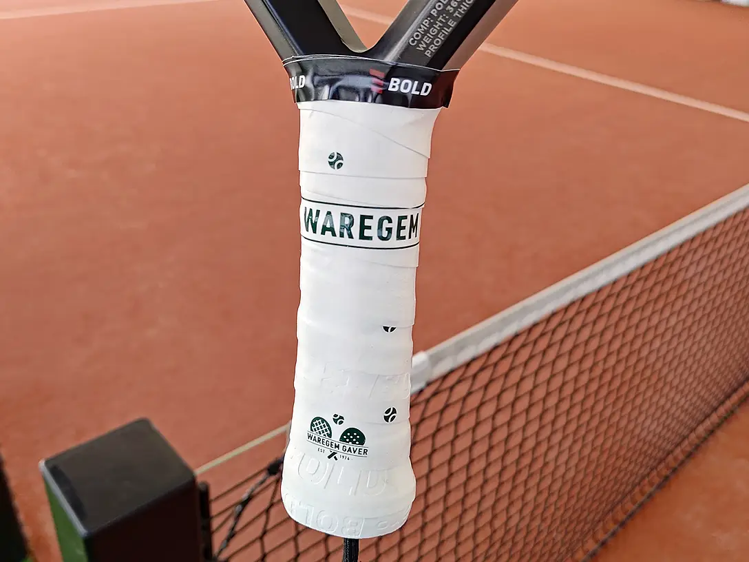Custom Bold overgrip for Waregem Gaver padel club