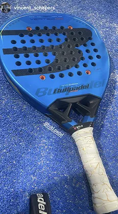 Vincent is Bold, styled up with Bold overgrip